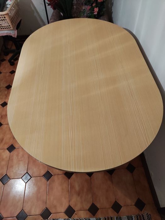 MESA DE JANTAR em óptimo estado