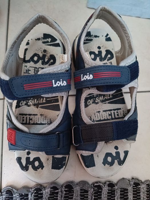 Sandálias da Lois de menino