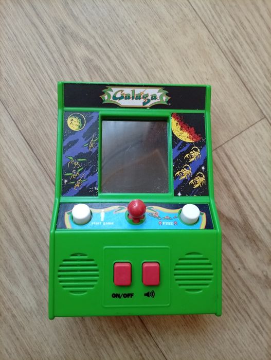 Портативная мини-аркадная игра Bandai Namco Classic Galaga 2018