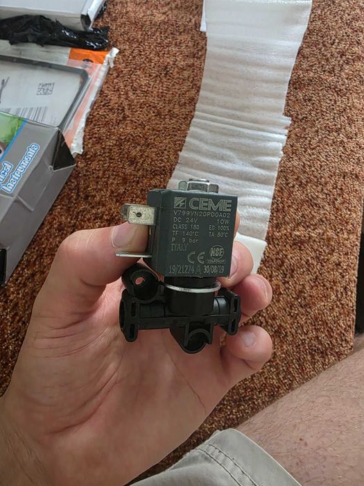 Zawór elektromagnetyczny do ekspresu do kawy.