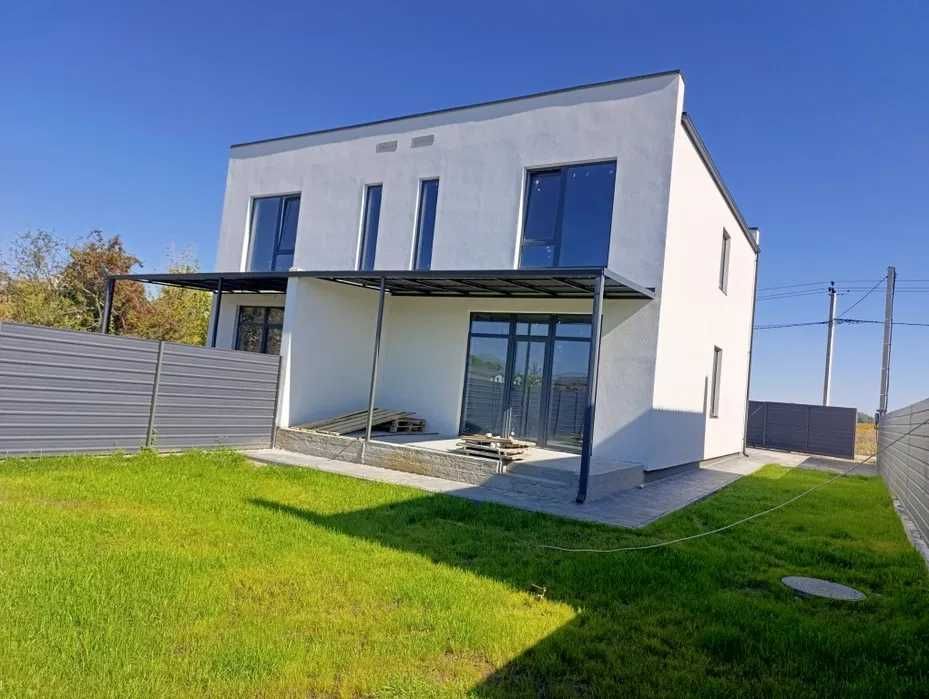 Продам будинок, дуплекс 105 м2, с. Білогородка. Телефонуйте.