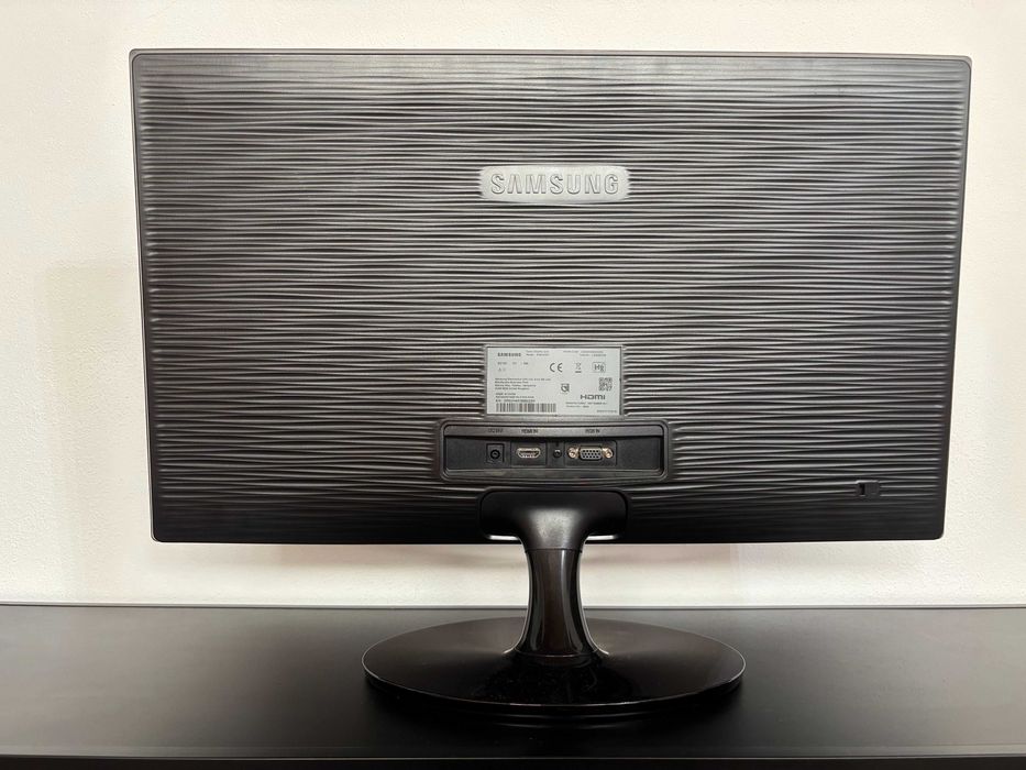 2 x Monitor Samsung S24D330, preto