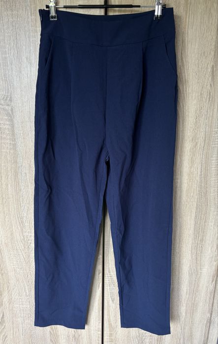Nowe eleganckie spodnie granatowe