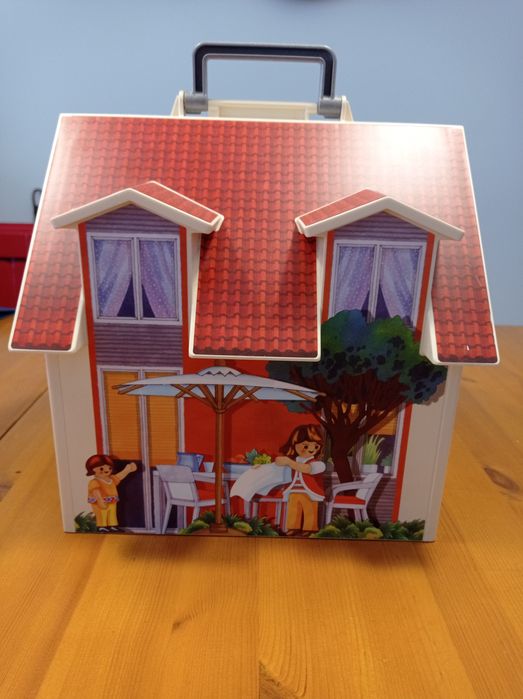 Casa Playmobil com bonecos e acessórios