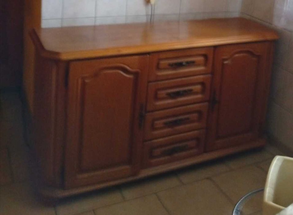 Meble drewniane pokojowe.