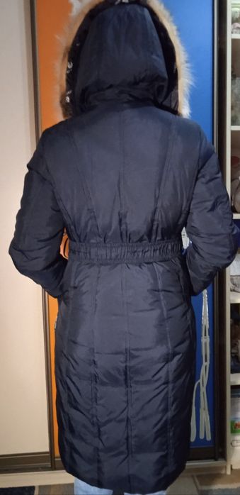 Пальто-пуховик капюшон мех енота, M(44-46) Б/У отличное состояние