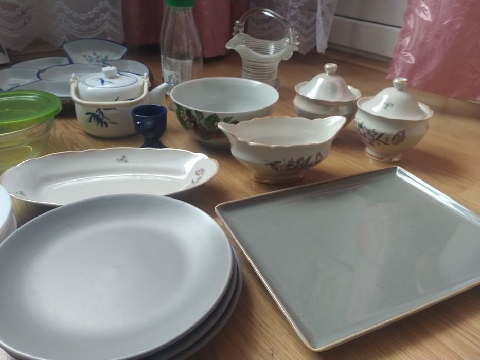 Тарелки блюдо ваза чашка конфетница салатница  сахарница тортовница