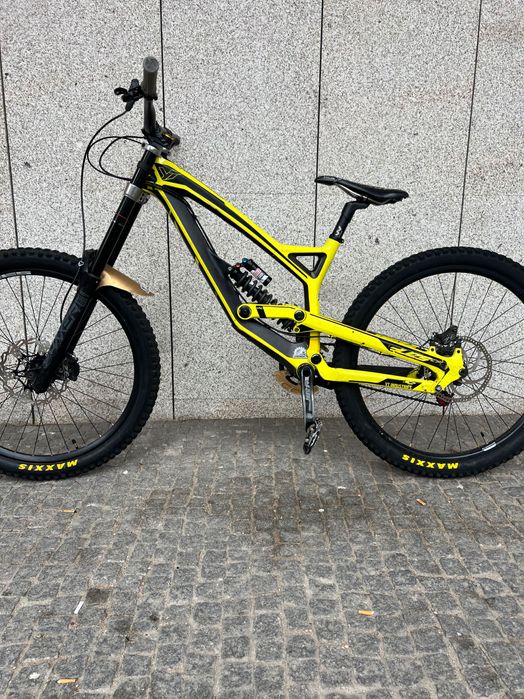 YT Tues CF Pro 27.5 Downhill