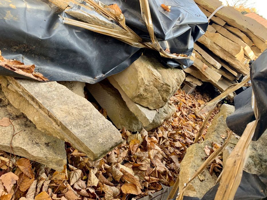 kamień Dolomit duże płyty nieregularny kształt różne grubości cięty m2