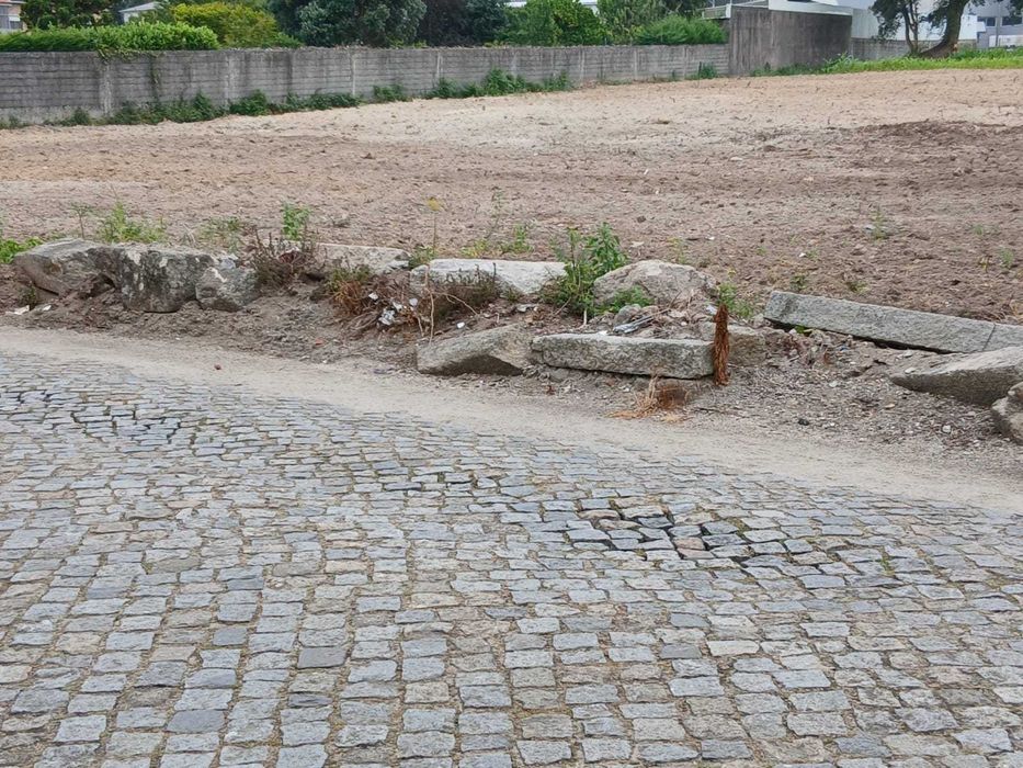 Terreno c/470 m2 com projeto aprovado para 2 moradias geminadas T3 na zona de Vila do Conde