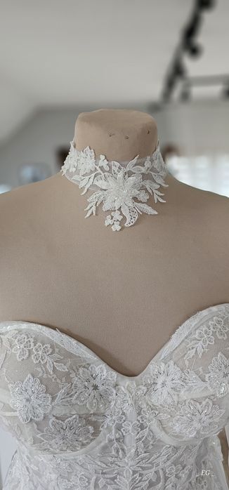 Choker i rękawiczki do sukni ślubnej.