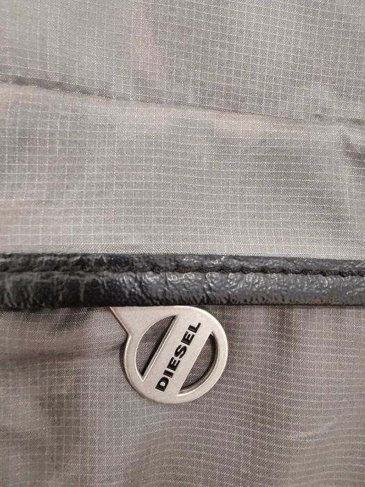 Mala tiracolo Diesel em estado semi-novo 30x38 cm