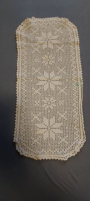 Komplet ręcznie szydelkowanych  serwet