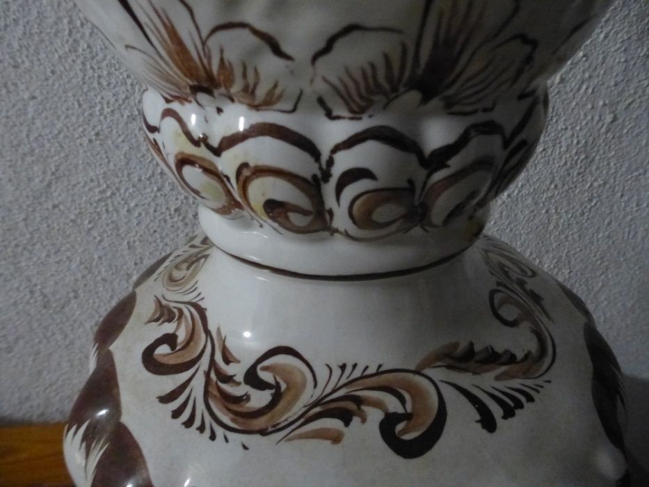 Jarrão antigo pintado à mão, em castanho