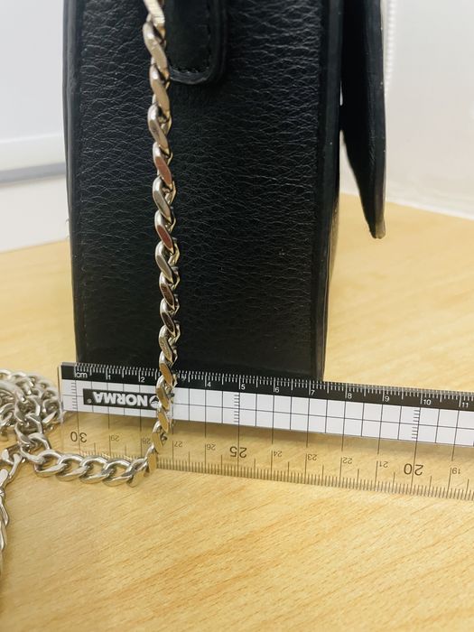 Чорна сумка кросбоді, почтальонка на ланцюжку