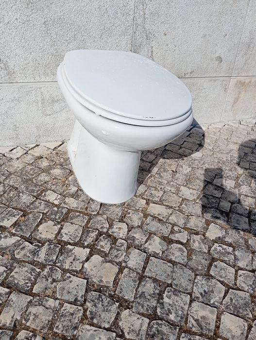 Vendo base de duche em cerâmica 80x80 a ou sanita ou bidé conforme as