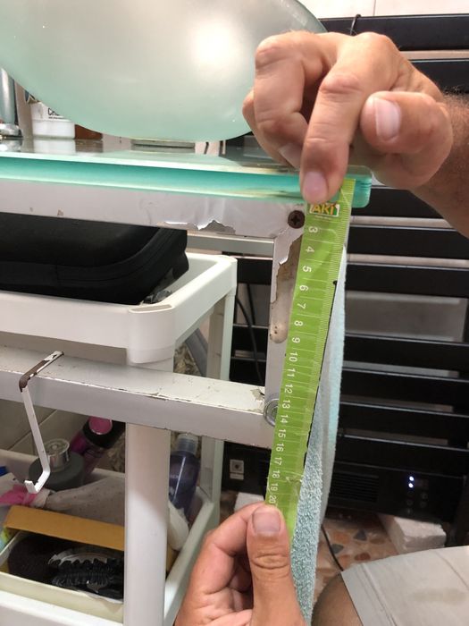 Lavatório suspenso em vidro