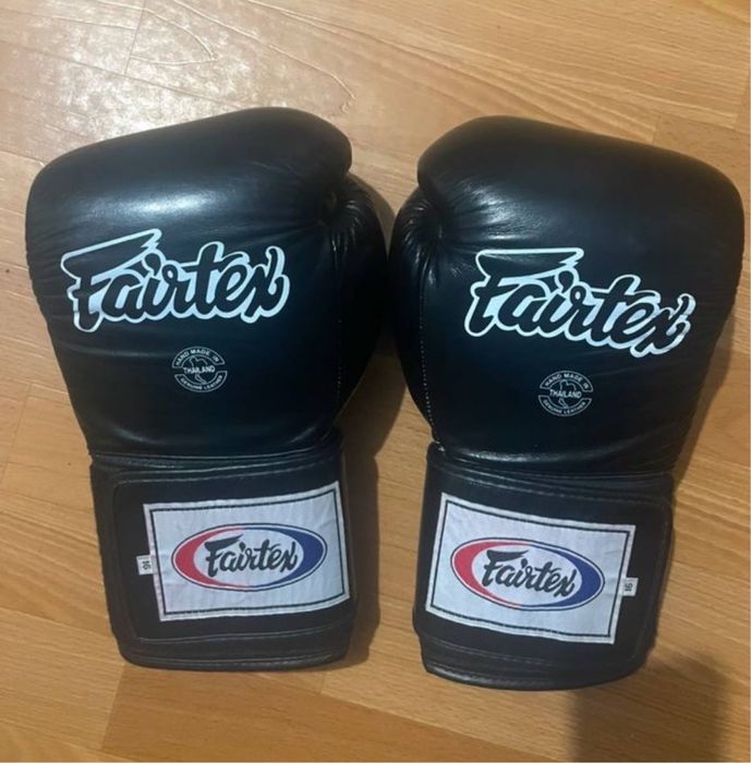 Продам круті рукавички Fairtex 16 oz оригінал.
