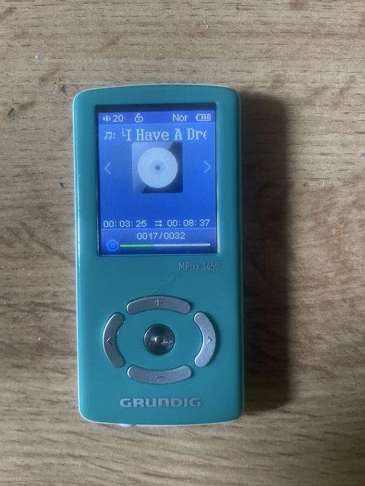 MP3-плеер Grundig Mpixx 1450 с объемом памяти 4 ГБ в бирюзовом цвете.
