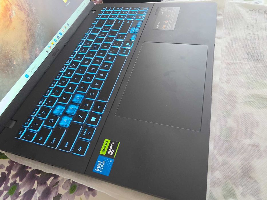 !!! OKAZJA - ASUS V16 - Stan idealny! Nowy w cenie 4895zl (-20%) !!!
