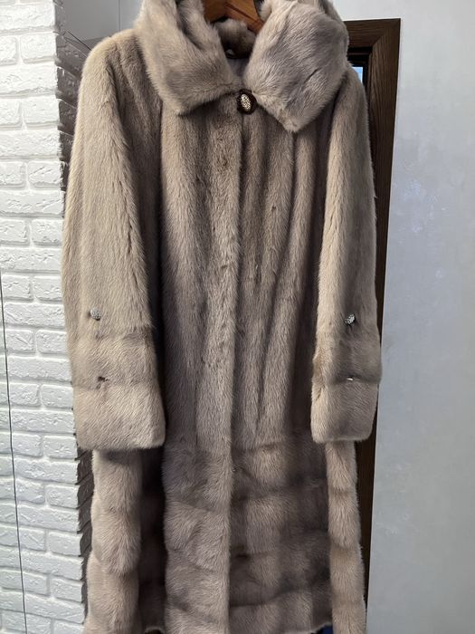 Норкова шуба з капʼюшоном