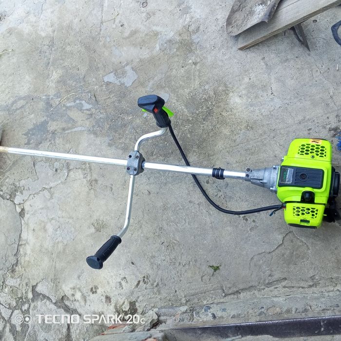 Продам газонокосилку