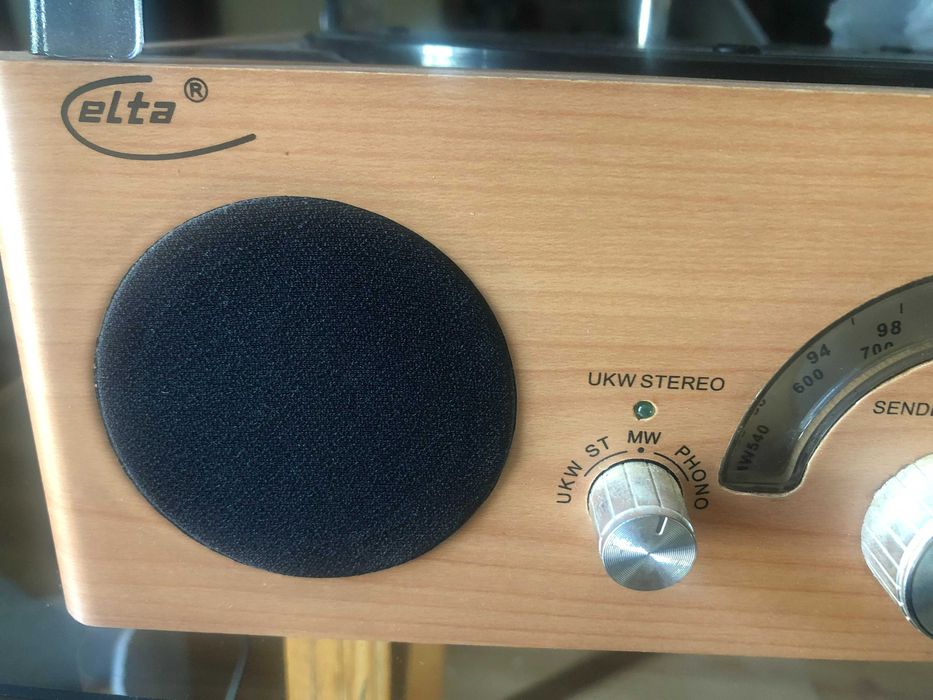 Gira discos e radio da marca Celta