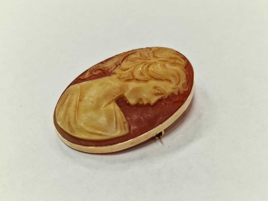 Złota broszka/ 585/ 6.92 gram/ Kamea/ praca ręczna