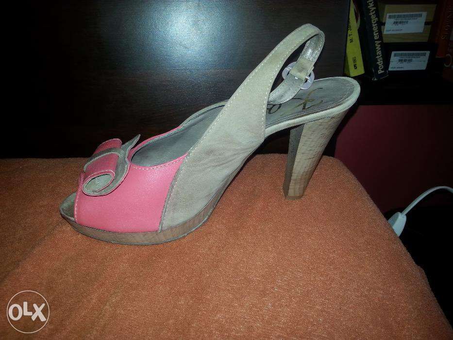 Sandały ze skóry, na obcasie