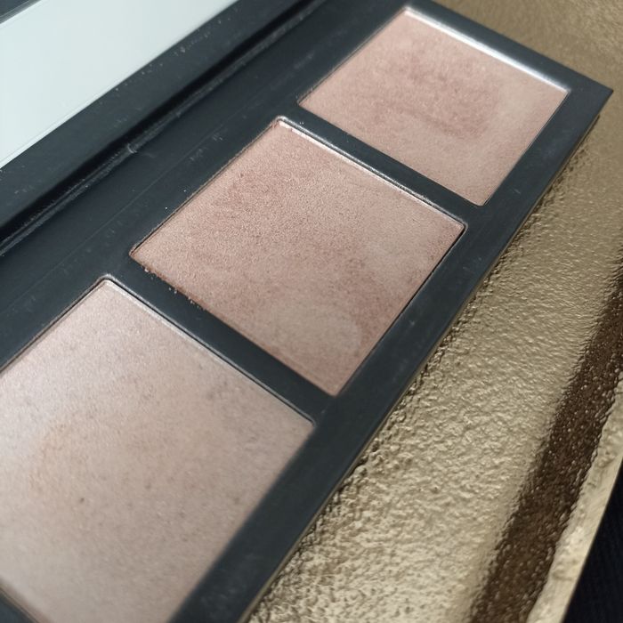 MAC Hyper Real Glow Palette Flash + Awe rozświetlacz