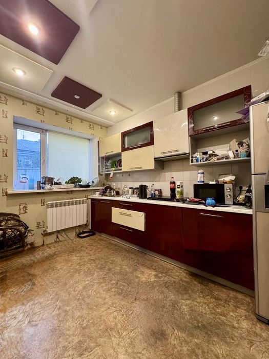 Продам будинок у місті.