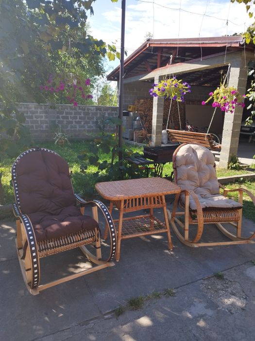 Крісло гойдалка.