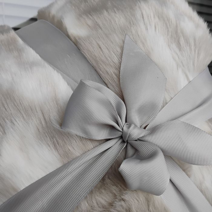 Koc o wyglądzie futra króliczego