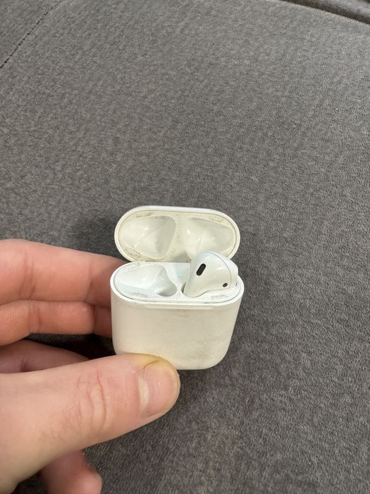 Продам AirPods 2 без лівого навушника