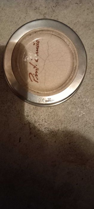 peça em estanho pintado a mão