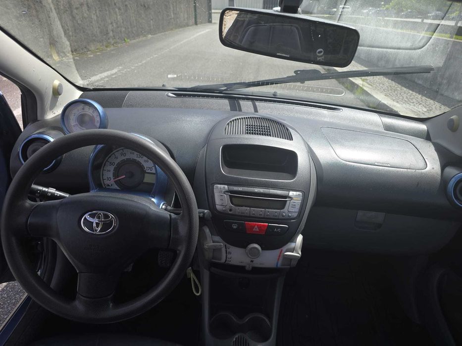 Toyota Aygo de 2008 , conta com 196.000km. O carro esrá impecável, não tem nada a fazer