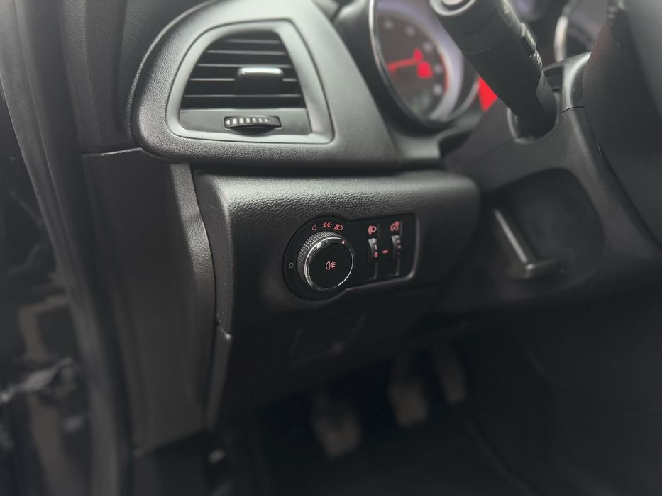 OPEL ASTRA J  2011 рік