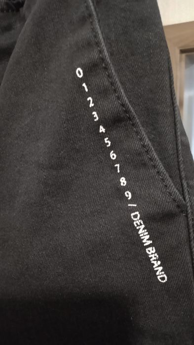 Якісні чорні джинси, щільний джинс