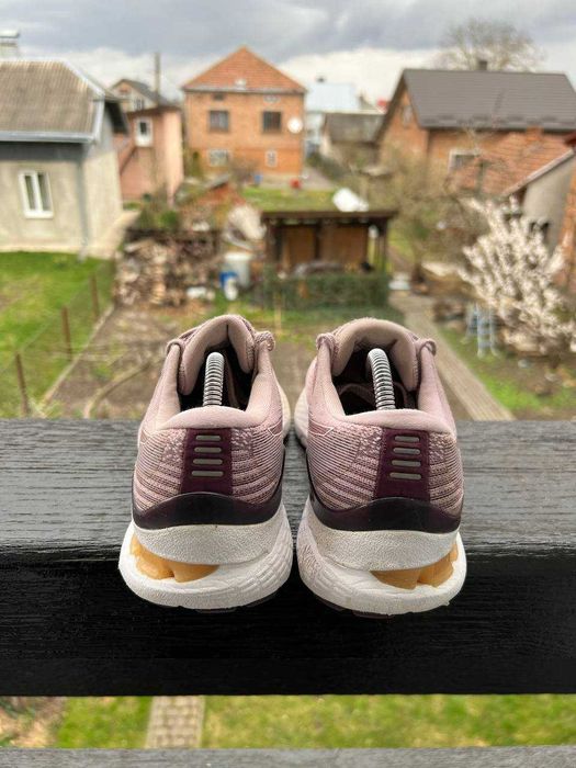 Кросівки ASICS Gel-Kayano 28