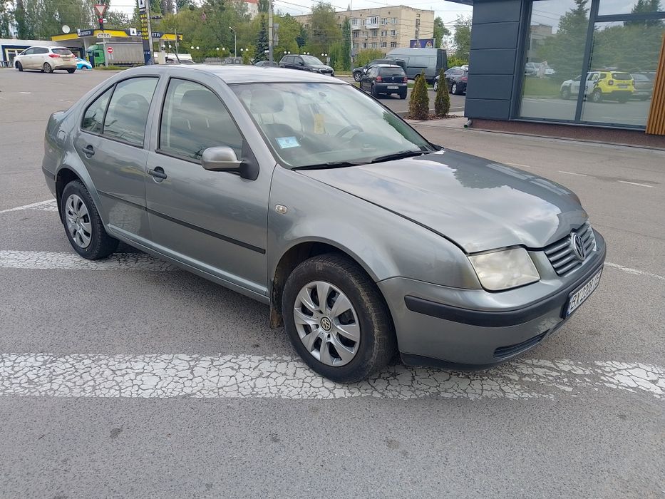 Авто на ходу кожен день,торг присутній.2003р/1.6бензин.   0680659241 знаходиться у Вінниці