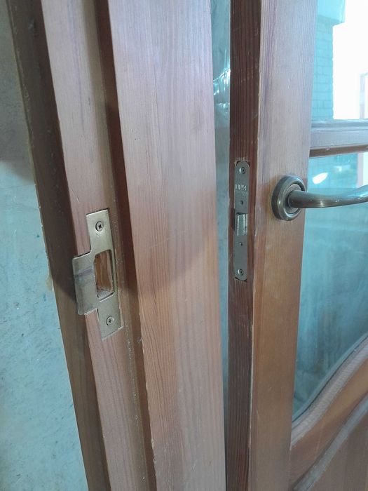 Добротні дерев'яні двері