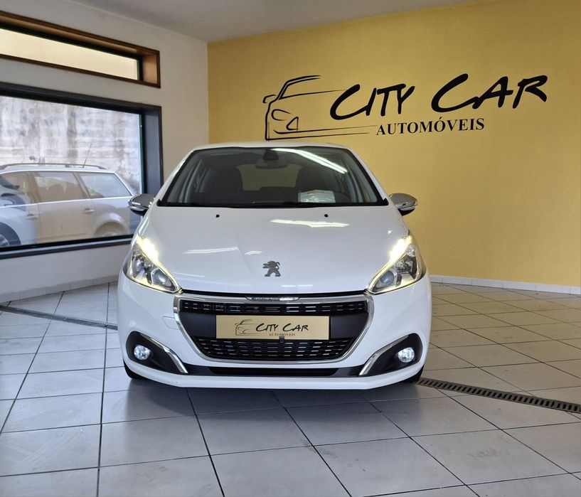 Peugeot 208 Signature