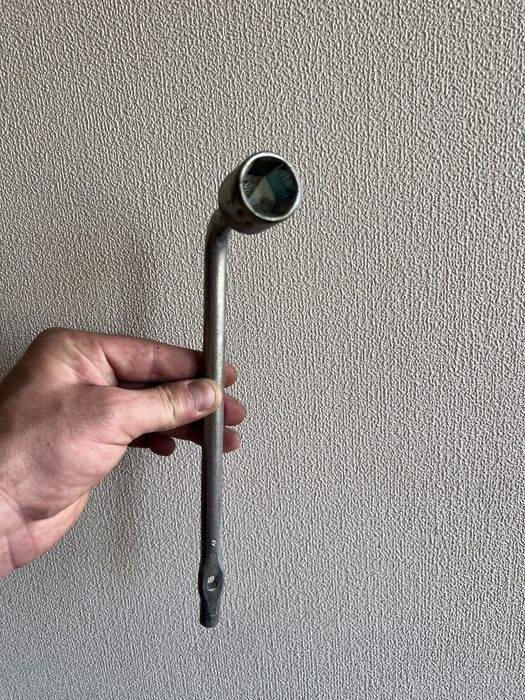 Nissan juke крюк буксирування,ррамка номера,подушка,ключ 17 хрестовий