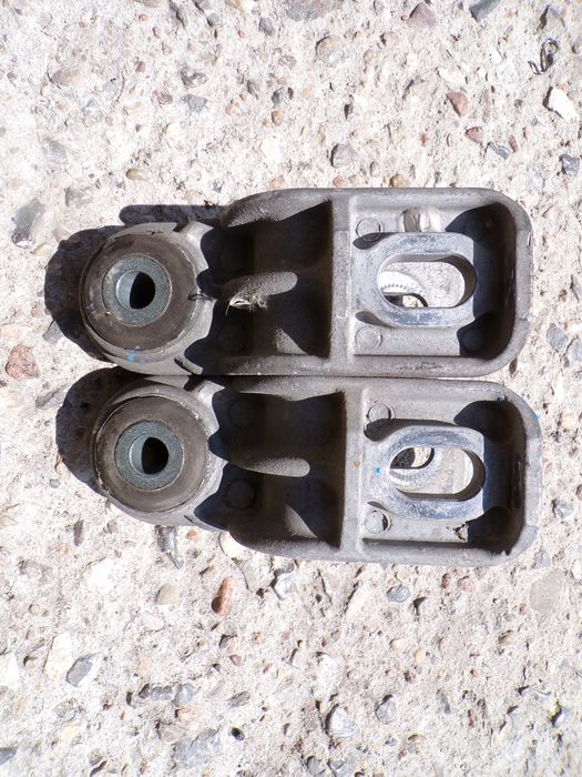 mocowanie wahacza wspornik wieszak lancia lybra lewy=prawy