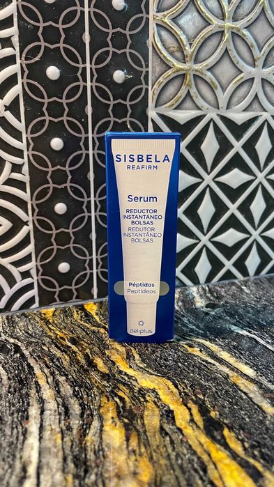 Sérum reductor instantáneo de bolsas. Serum redukujące worki pod oczami Sisbela Reafirm z peptydami, unikać wrażliwej skóry. 10ml Deliplus