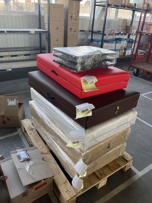 Масажна кушетка + підголовник + підлокітники. Навантаження 300 кг.