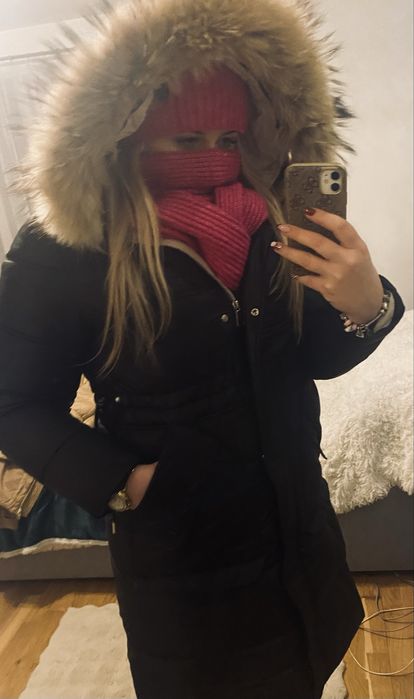 Dluga kurtka puchowa z futrem naruralnym