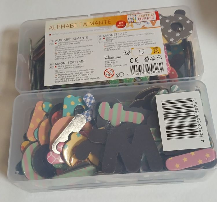 Магнітний алфавіт United Office
Це набір магнітних літер, що