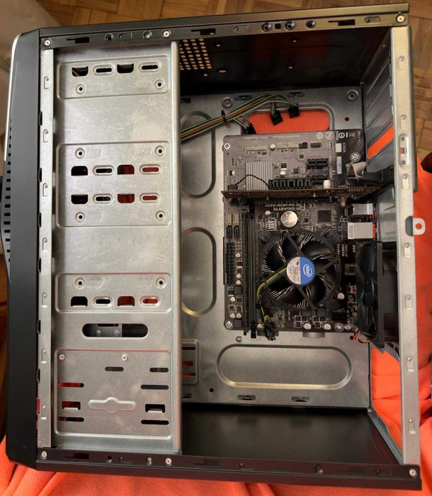 Caixa de PC + placa-mãe e processador