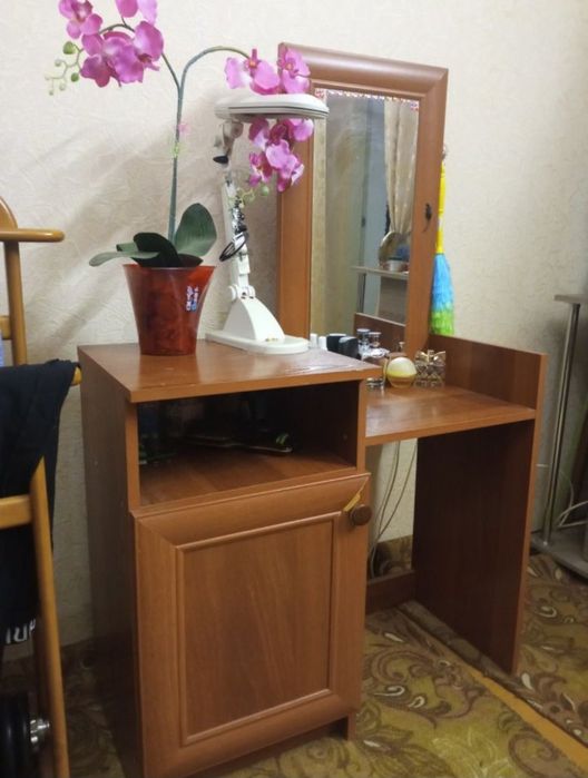 Столик в кімнату
